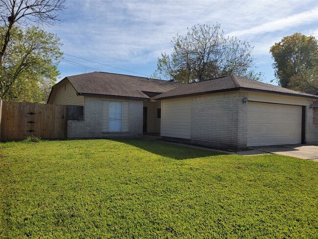 Building Photo - 10023 Towne Mist Dr