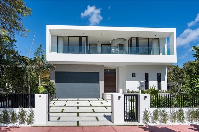 Building Photo - 1045 W 47th Ct