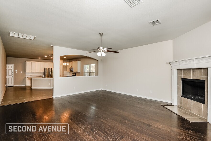 Building Photo - 2109 Lorrie Ln