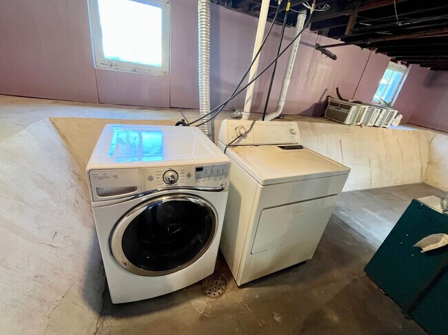 Building Photo - 602 Howard Ave