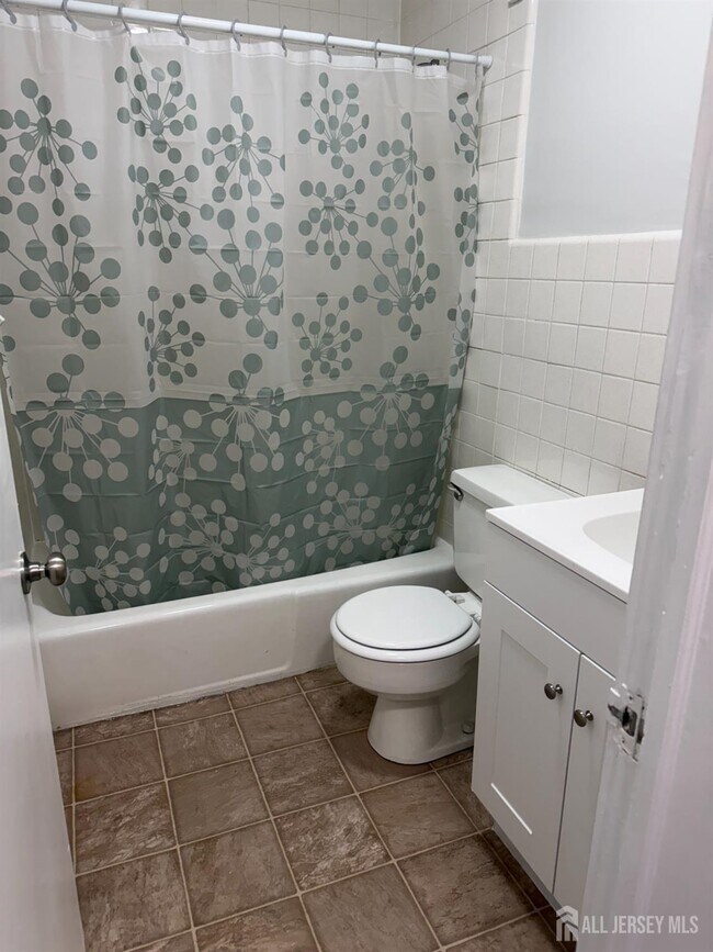 Building Photo - 76 S Adelaide Ave