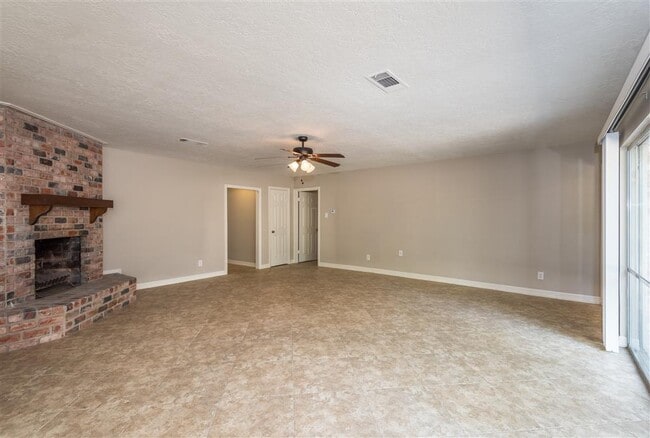 Building Photo - 7403 Tall Pines Dr