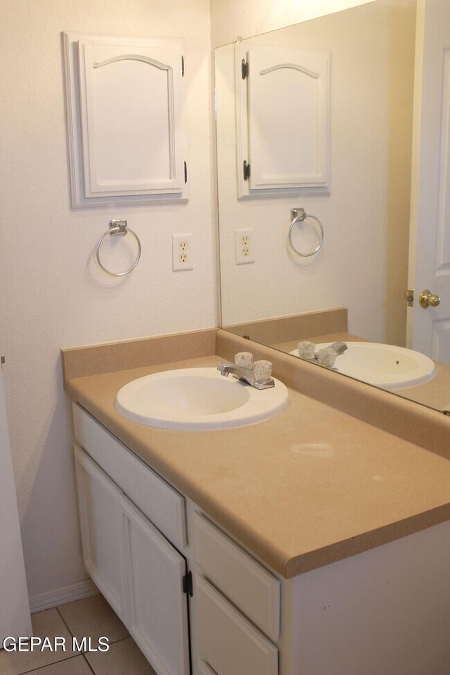 Building Photo - 815 Saguaro Park Ct