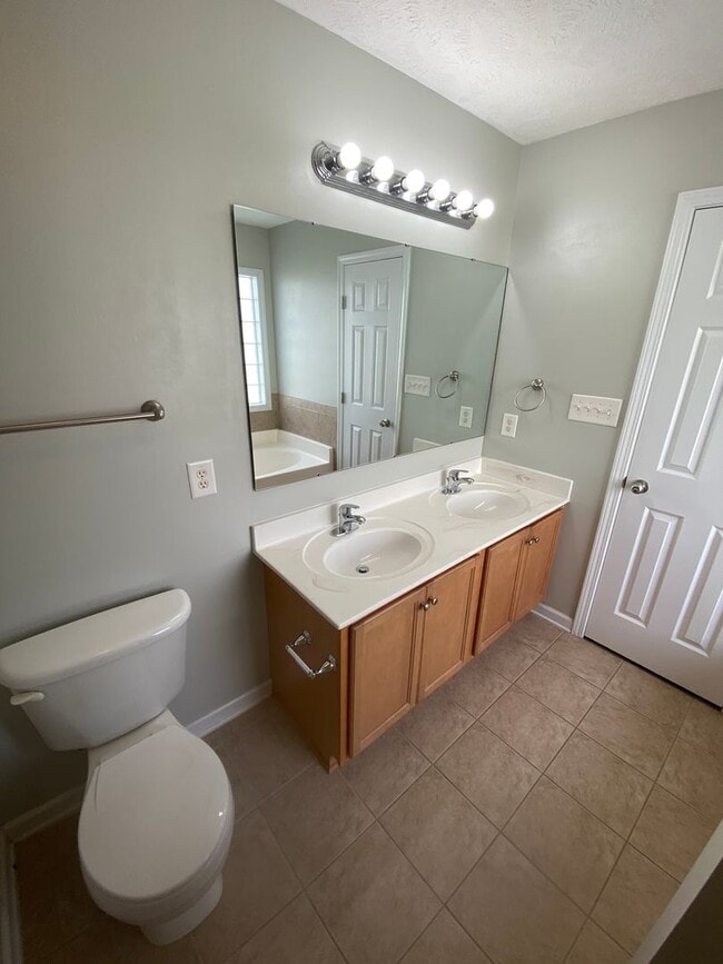 Building Photo - Great Home!  Great Location