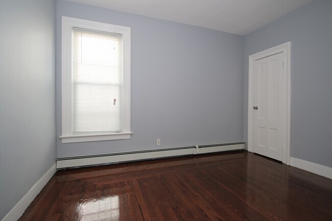 Building Photo - 273 Lloyd St