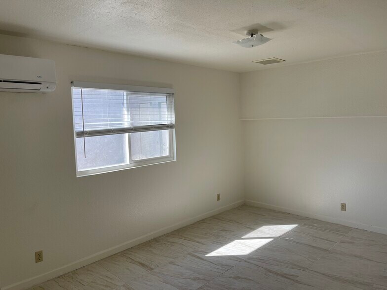 Building Photo - 73874 Sunnyvale Dr