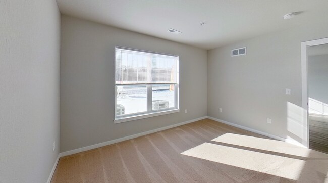 Building Photo - Lower 1 Bedroom 1 Bathroom Apartment is Available