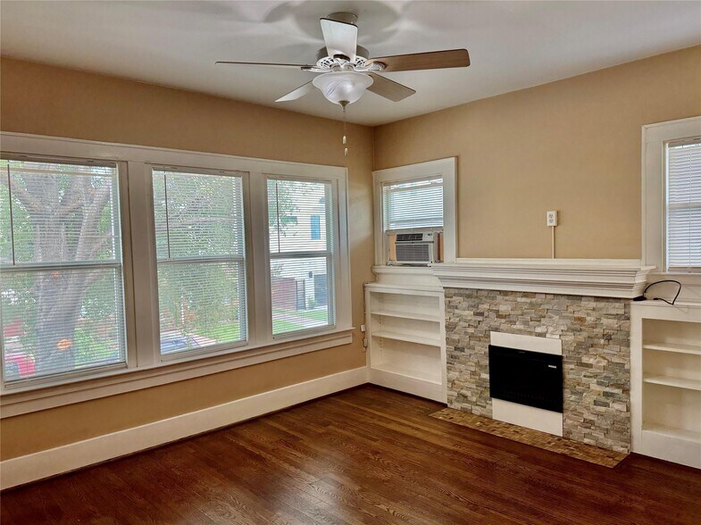 Building Photo - 2010 Crocker St