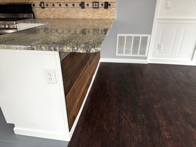 Building Photo - 133 Walton St