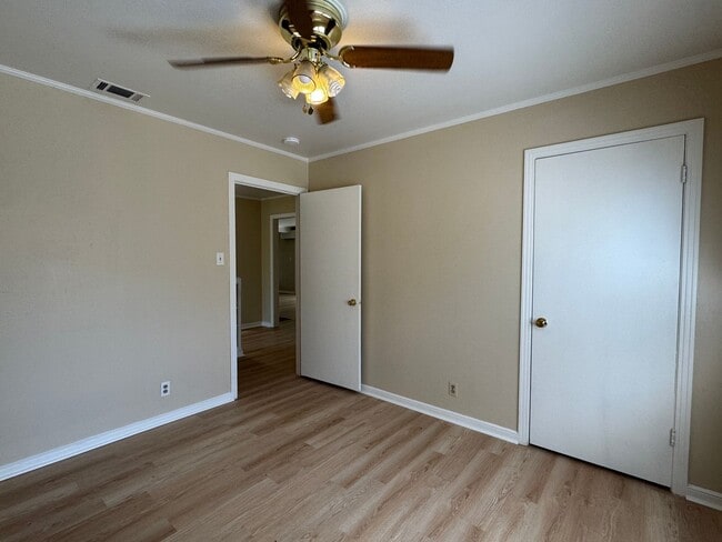 Building Photo - 1220 W Benjamin Holt Dr