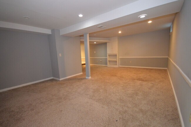 Building Photo - 104 Smokehouse Ln