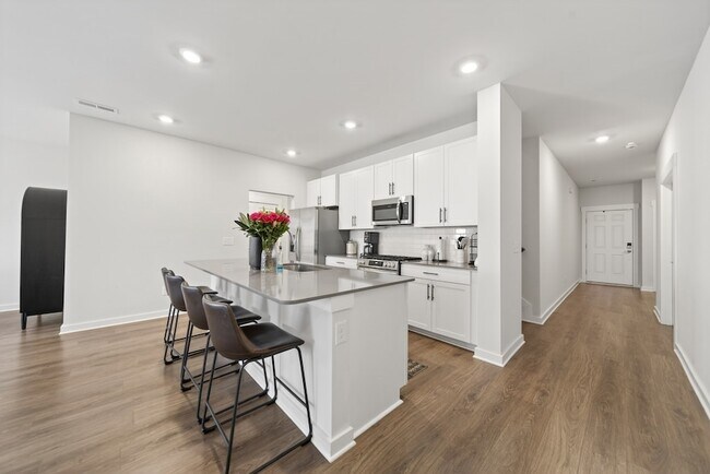 Building Photo - 313 Gingerwood Ln