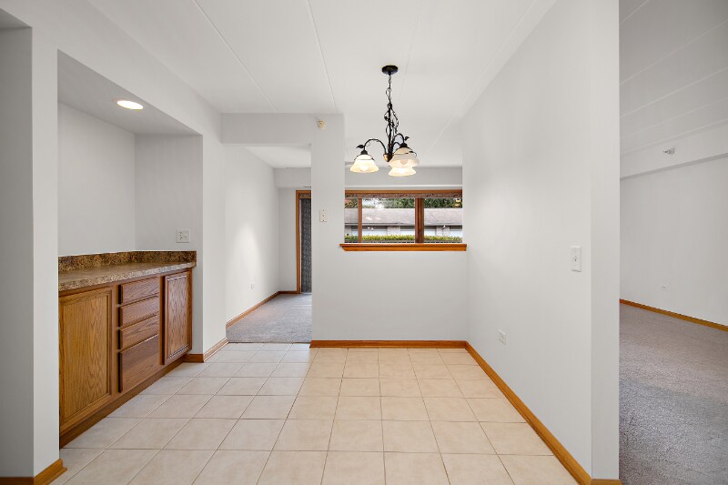 Building Photo - 1061 Ashley Ct N