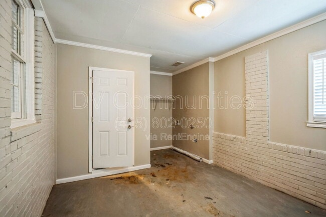 Building Photo - 927 Byron Dr SW