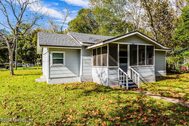 Building Photo - 1052 Woodstock Ave