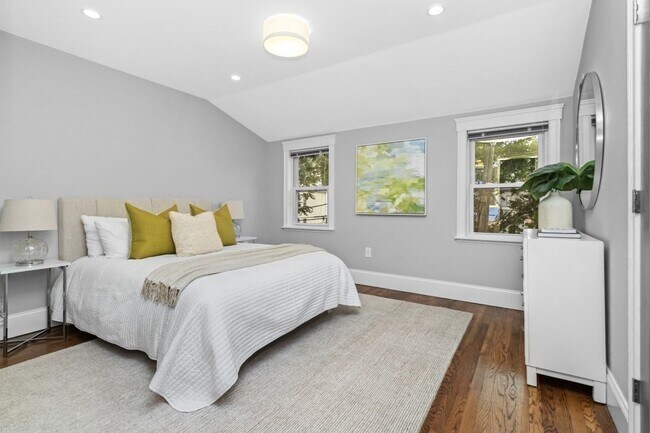 Building Photo - 16 Lingard St