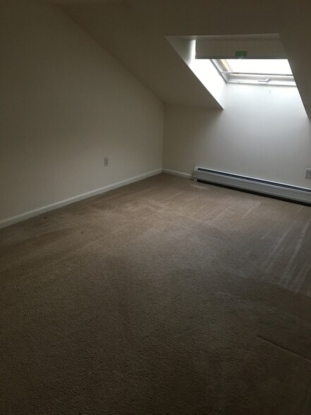 Building Photo - 315 Hildred Dr