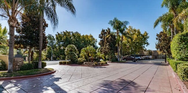 Building Photo - Spacious 1 Bedroom Condo for Rent in Villa...