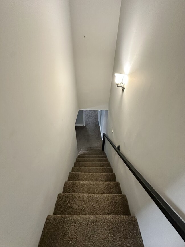 Building Photo - 1825 5th Way NW