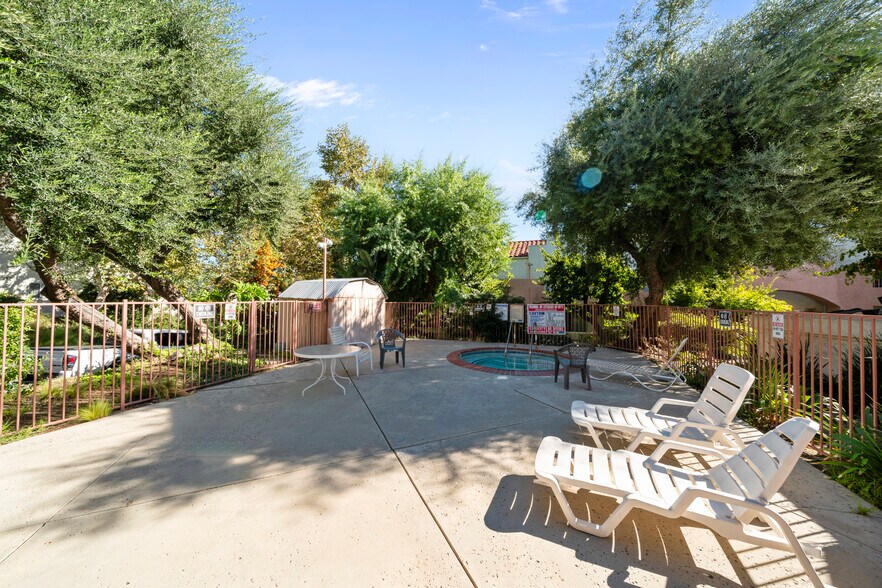 Building Photo - 12411 Osborne St