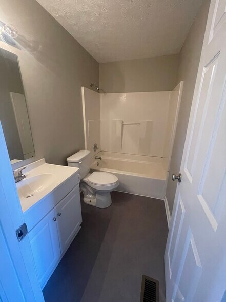 Building Photo - 4015 Rudy Martin Dr