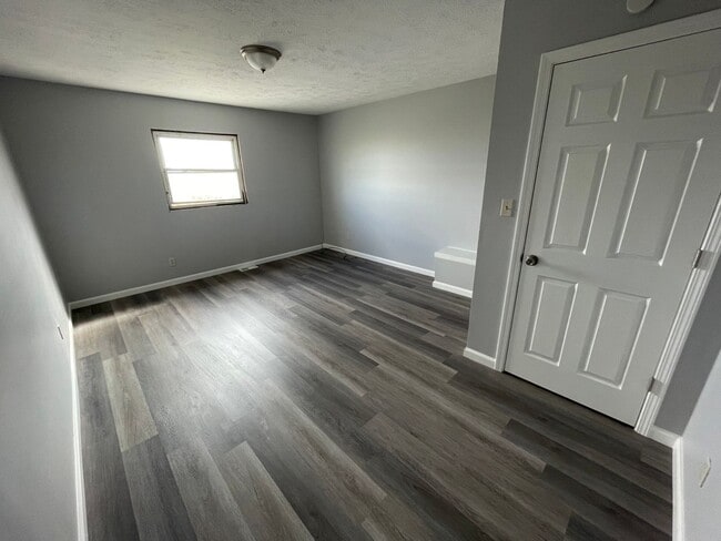 Building Photo - Remodeled 3 Bedroom Townhome