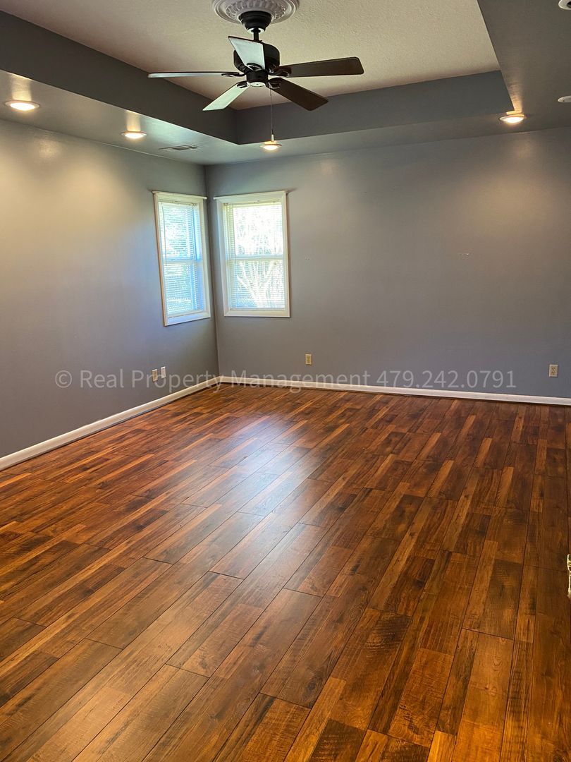 Building Photo - 1901 S 72nd St