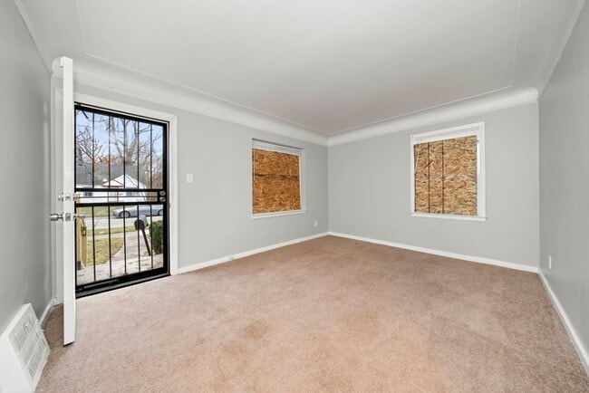 Building Photo - 3 bedroom bungalow $1250/month