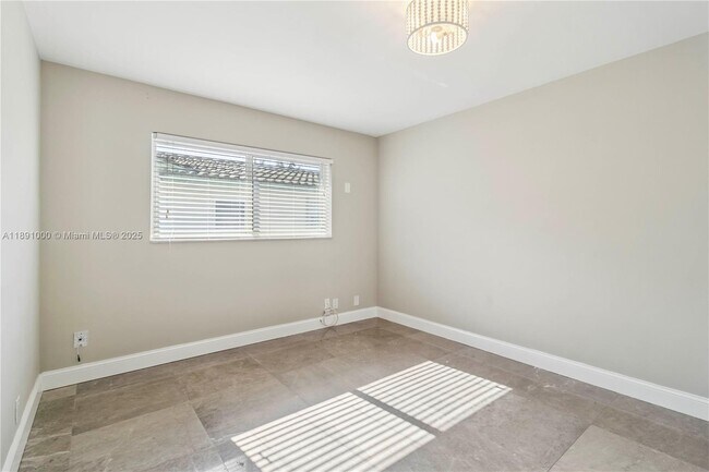 Building Photo - 2770 NE 8th Ct