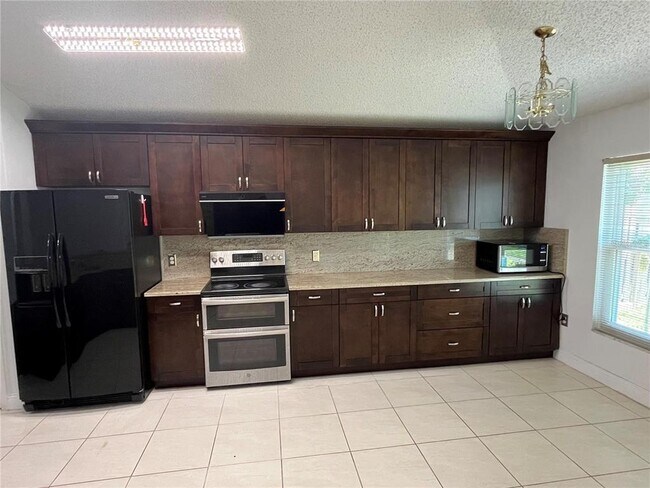 Building Photo - 8908 Southbay Dr