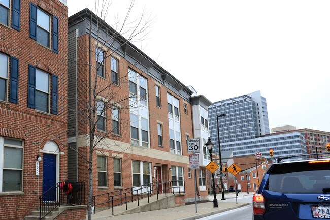 Building Photo - 901 E Lombard St