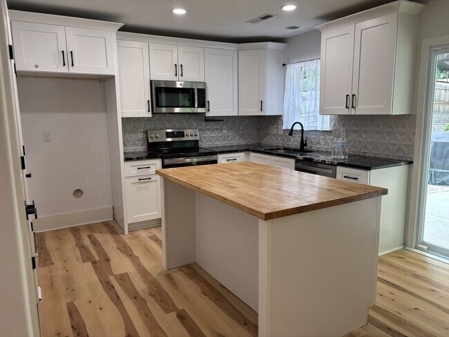 Building Photo - 2069 Gunnars Ridge Rd
