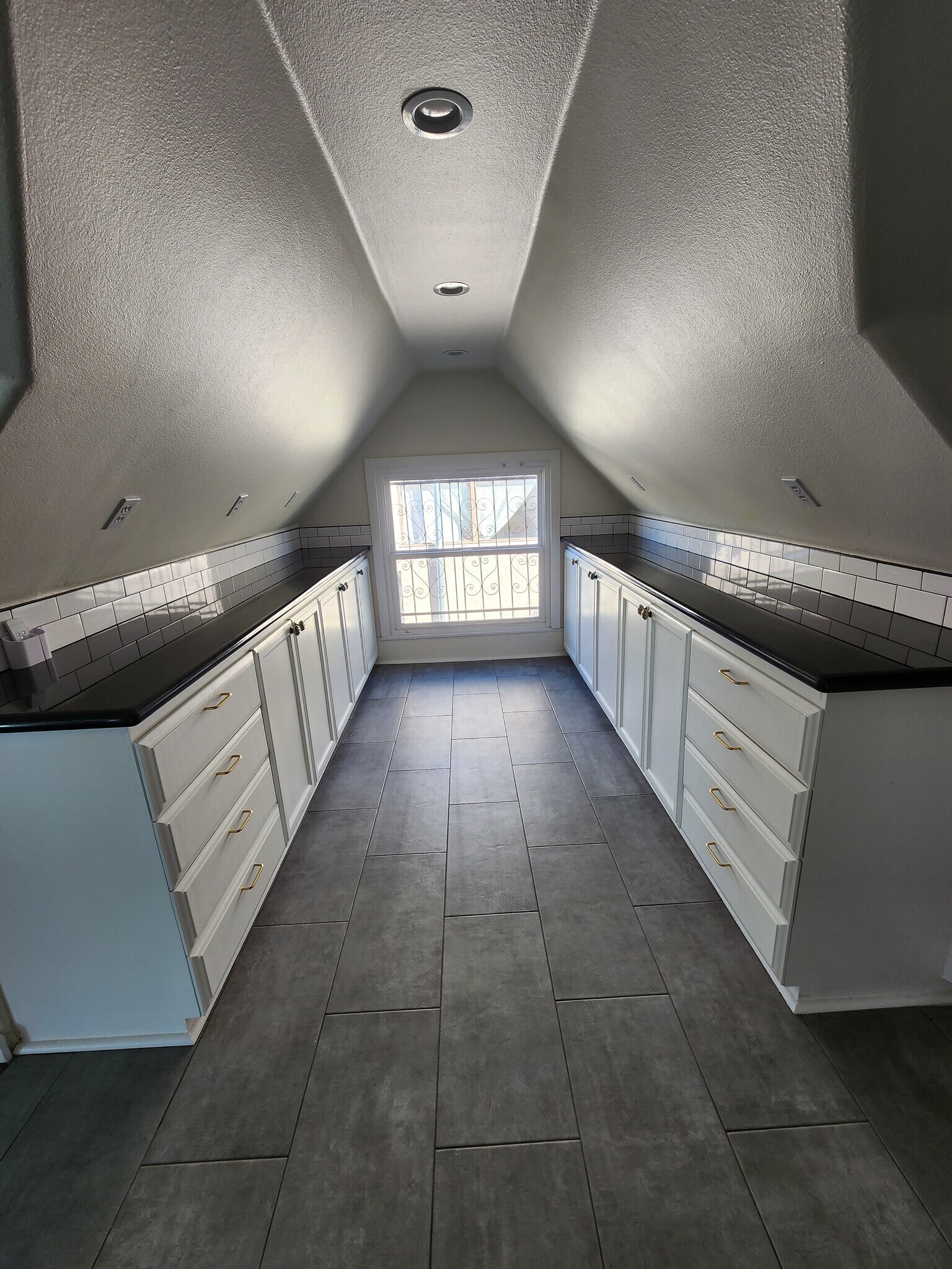 kitchen with lots of storage - 1307 W 23rd St