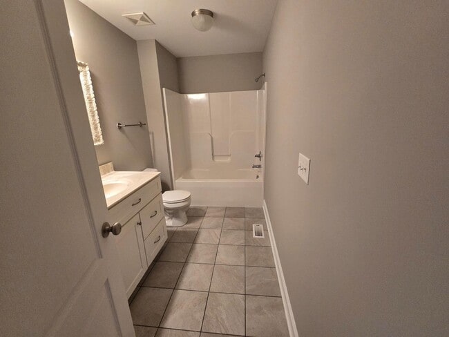 Building Photo - 706 Pebble Stone Ct