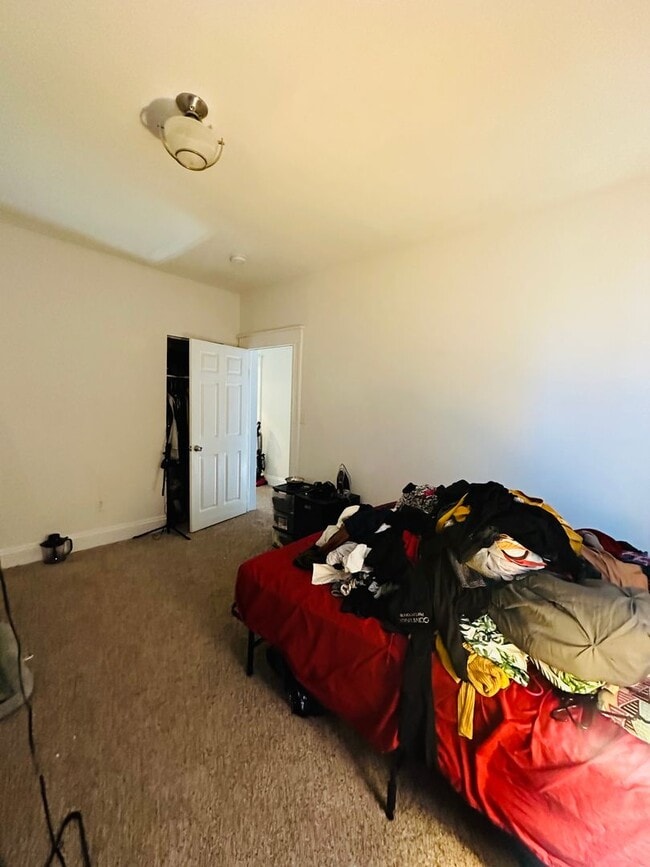 Building Photo - Beautifully Renovated 3bdrm/2.5bth Home Located in Richmond's North-side w/Balcony!