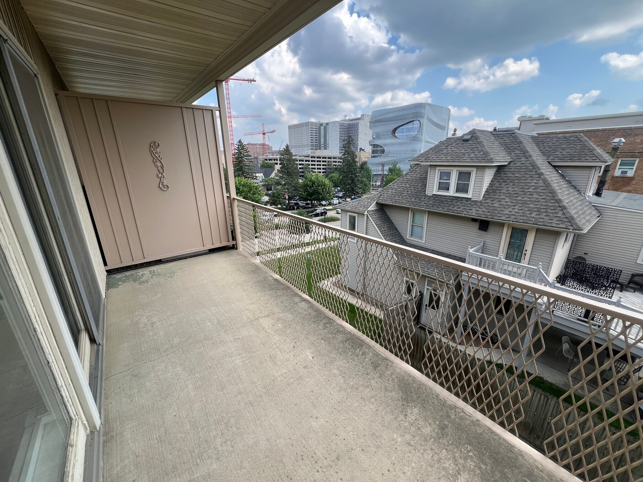 Building Photo - 410 6th Ave SW