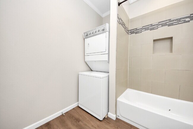 Building Photo - Renovated Houston Gem Near Downtown & the Medical Center