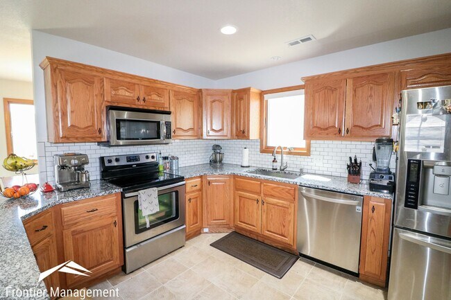 Building Photo - 416 Stone Grove Dr