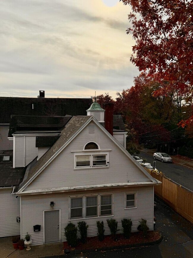 Building Photo - 37 Hotchkiss St