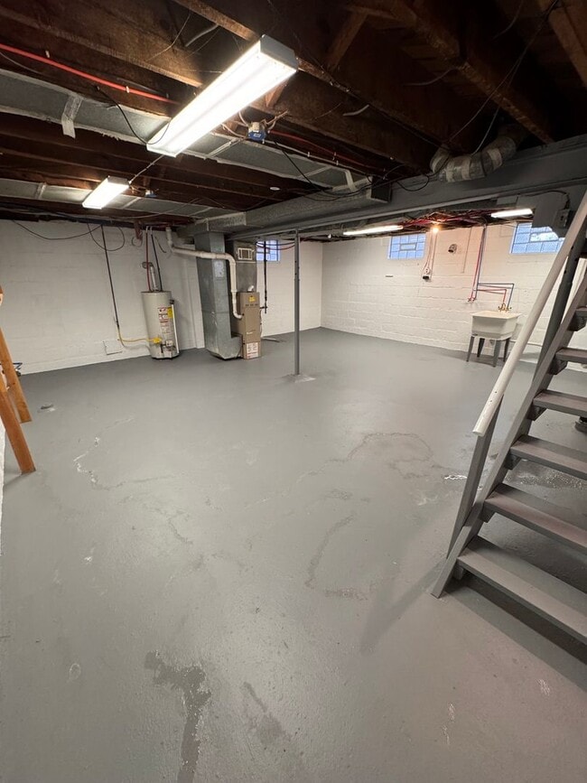 Building Photo - 631 Churchill Rd