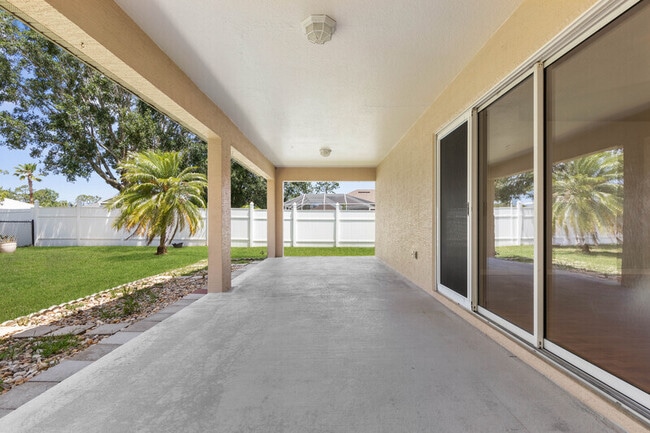 Building Photo - 22 Rocking Horse Dr