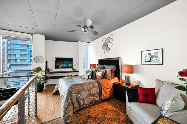 Building Photo - 690 SW 1st Ct