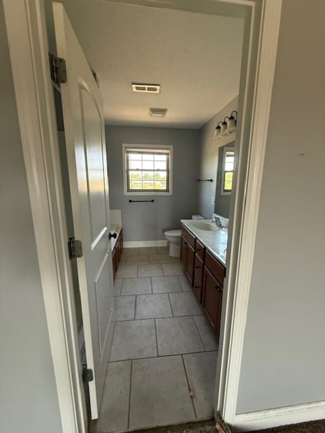 Building Photo - 616 Wintergreen Dr