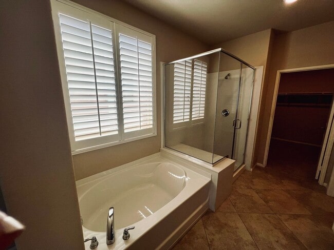 Building Photo - Gorgeous 2 bedroom and 2 bathroom home in ...