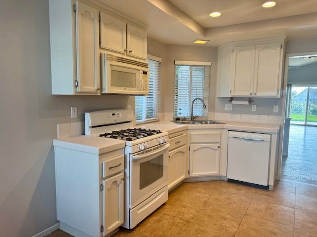 Building Photo - 6991 Sandcastle Dr