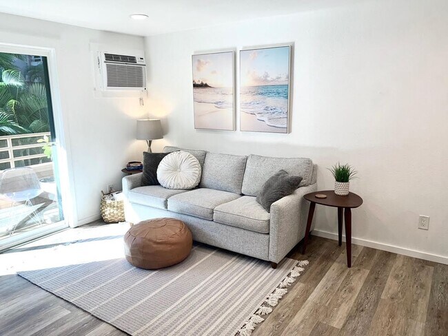 Building Photo - Fully Furnished Luxury Unit