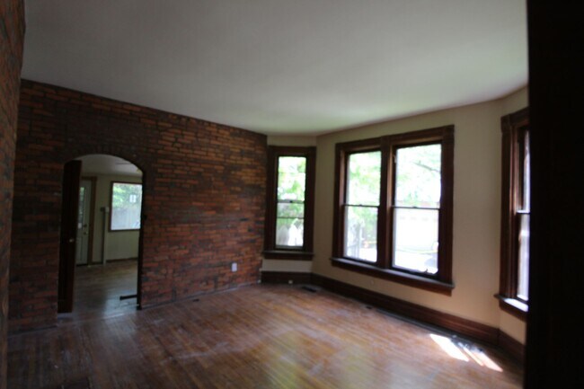 Building Photo - Muir - 308-308 1/2 Wilber Ave