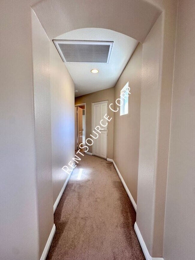 Building Photo - 5053 Woodbridge Ln