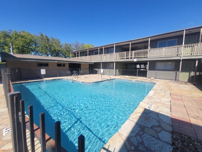 Building Photo - MOVE IN SPECIAL $500 OF THE FIRST MONTH RENT-Spacious 2 bedroom in Balcones Heights