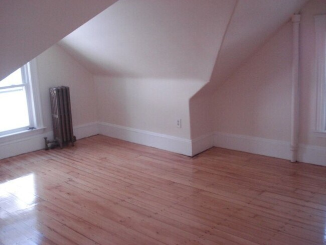 Building Photo - 95 Boylston St